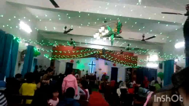 मथुरा में सेंट्रल मेथोडिस्ट चर्च में धूमधाम से मनाया गया क्रिसमस डे सेन्टाक्लास के साथ बच्चों ने खूब की मस्ती