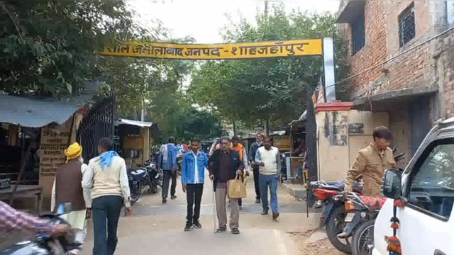 शाहजहांपुर:जलालाबाद तहसील परिसर में नहीं जले अलाव को लेकर अधिवक्ताओं ने एसडीएम से मुलाकात कर की शिकायत