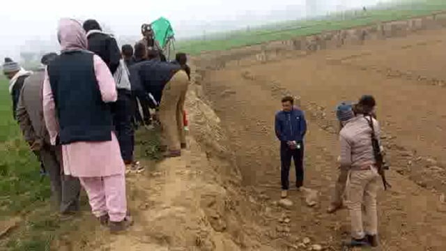 राजपुर नगला में मेड़ पर बल्ले गाड़ने को हुआ विवाद,दबंगों ने बुजुर्ग को पीटा,इलाज के दौरान हुई मौत,परिवार में मचा कोहराम