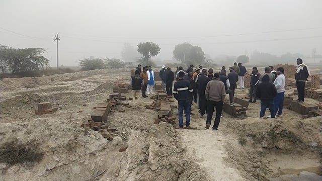 बिहार ब्लॉक के बारों ग्राम सभा में नई गौशाला निर्माण में अज्ञात लोगों ने निर्माण कार्य को किया ध्वस्त दर्ज हुआ मुकदमा,