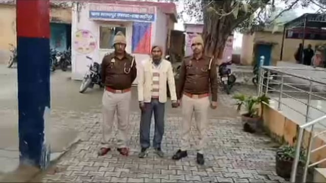 थाना मदनापुर पुलिस टीम द्वारा हत्या के मुकदमे में वांछित चल रहे अभियुक्त को बहगुल नदी के पास किया गिरफ्तार