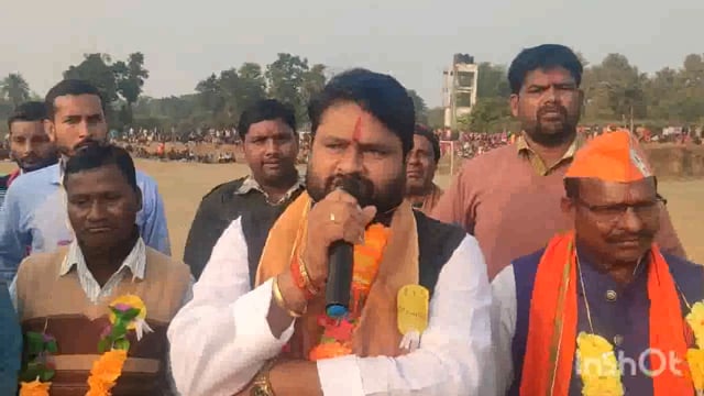 बुलेट स्पोटिंग क्लब बसमाता खेल मैदान में आशुतोष राय ने खिलाड़ियों को हौसला बढ़ाया