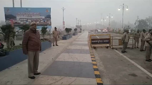 अयोध्या धाम....
पीएम जनसभा मार्ग स्थल पर सुरक्षा के किए गए पुख्ता इंतजाम, लगभग चार घंटे बाद पीएम करेंगे जनसभा को संबोधित।