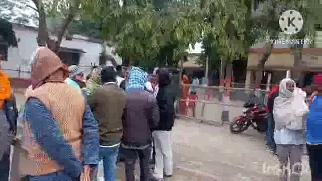 सूरजगढ़ा-पंचायत उप चुनाव में विजयी उम्मीदवार को प्रमाण पत्र वितरण किया गया।