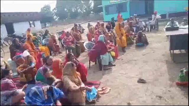 बसमत्ता पंचायत भवन मे वृद्धापेंशन व विधवा पेंशन को लेकर ग्राम सभा का आयोजन