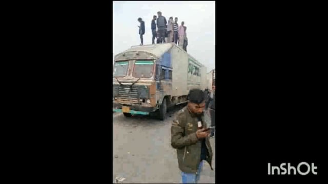 मथुरा मंडी चौराहा ड्राइवर भाइयों ने किया चक्का जाम