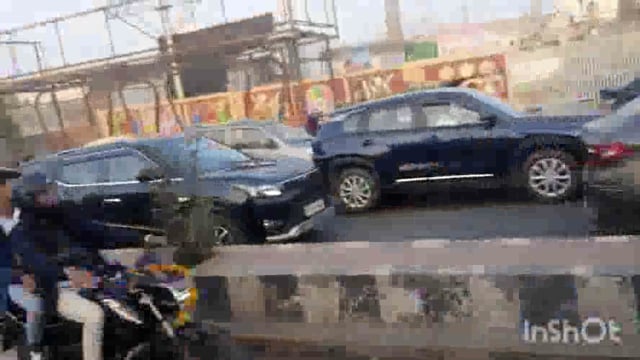 आगरा मैं नव वर्ष पर खरीदारी के साथ खुशियां देखने को मिली साथ हर चौराहे पर मिला बङे जाम का माहोल