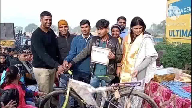 शहीद भगत सिंह सामान्य ज्ञान प्रतियोगिता में बेहतर प्रदर्शन करने वाले बच्चों को पुरस्कार वितरण समारोह का हुआ आयोजन