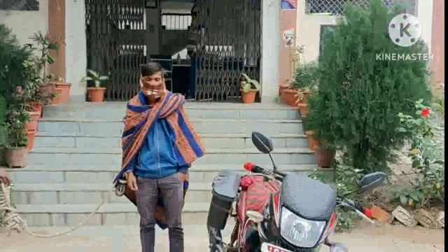 पुलिस ने 20 लीटर महुआ शराब के साथ एक मोटरसाइकिल समेत एक व्यक्ति को किया गिरफ्तार