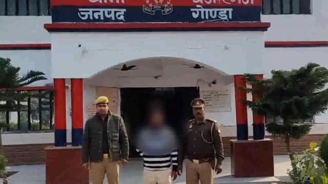 वजीरगंज पुलिस ने न्यायालय से वंचित चल रहे एक अभियुक्त को दुर्जनपुर पचूमी से किया गिरफ्तार