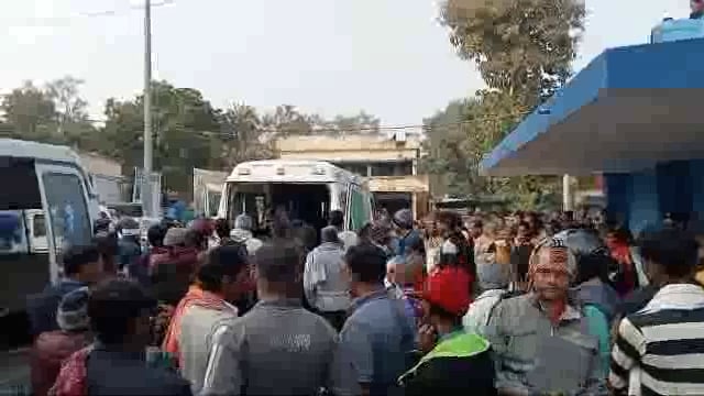 कुंडा पुल के समीप अनियंत्रित ट्रैक्टर ने यात्री से भरी ऑटो में मारी टक्कर दो सगी बहनों की हुई मौत 9 जख्मी