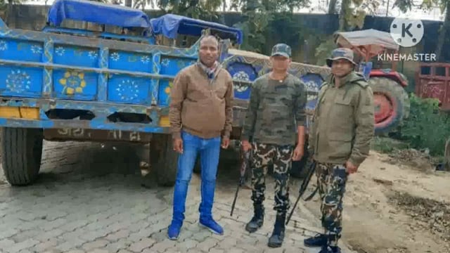 पुलिस ने खनपुरा गांव के समीप धनार्जा नदी बालू घाट से बालू परिवहन करते दो ट्रैक्टर को किया जप्त