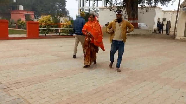 शाहजहांपुर:अंटिया में पुरानी रंजिश के चलते दबंगों ने ग्रामीण को अपने घर के सामने लाठी डंडों से पीटा,हुआ घायल, हालत गंभीर