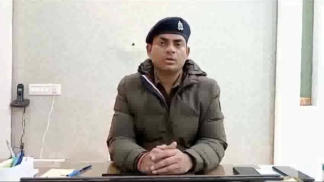 थाना सदर बाजार क्षेत्र नगला जस्सा गांव में प्रदीप नामक एक व्यक्ति के घर सिलेंडर लीकेज होने से लगी आग पुलिस आयुक्त सदर द्