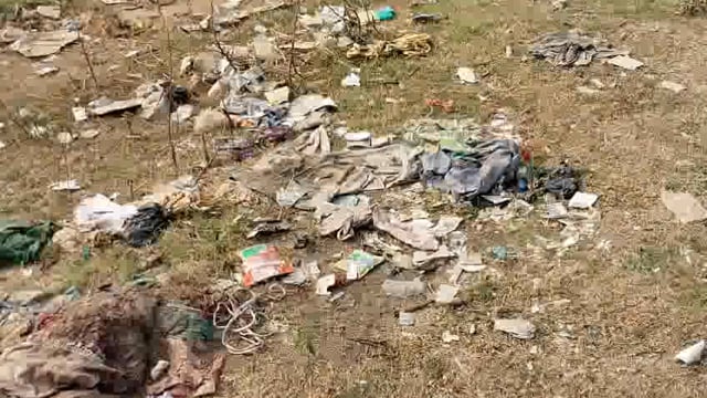 नगर पंचायत क्षेत्र में कूड़े और कचरे का फैला हुआ है अंबार 20 लाख रुपया प्रति महीने खर्च करने के बाद भी साफ सफाई की समुचित व्यवस्था नहीं