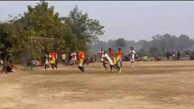 फुलीडूमर खेल मैदान में आयोजित दो दिवसीय फुटबॉल टूर्नामेंट का फीता काटकर किया गया उद्घाटन, फाइनल मुकाबला आज