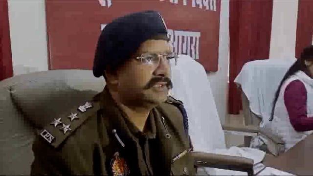 श्रीमान अपर पुलिस आयुक्त कमिश्नरेट आगरा एवं जिला अधिकारी आगरा द्वारा प्रशासनिक अधिकारी गण सहित संपूर्ण समाधान दिवस के अं