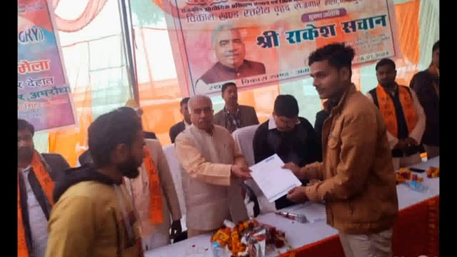 कानपुर देहात में रोजगार मेले का हुआ आयोजन कैबिनेट मंत्री ने वितरित किया चयन पत्र ।