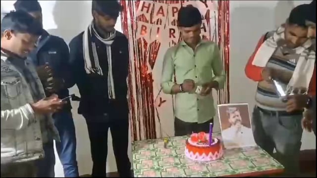 क्षेत्रीय गायकों ने सामूहिक रूप से केक काटकर सुपरस्टार गायक पवन सिंह मनाया बर्थडे 