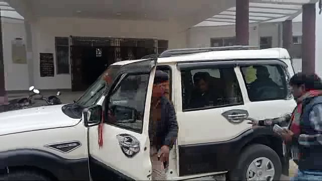 अमरपुर प्रखंड मुख्यालय में मतदाता पुनरीक्षण कार्य की समीक्षा को लेकर अपर समाहर्ता ने राजनीतिक दलों के साथ की बैठक