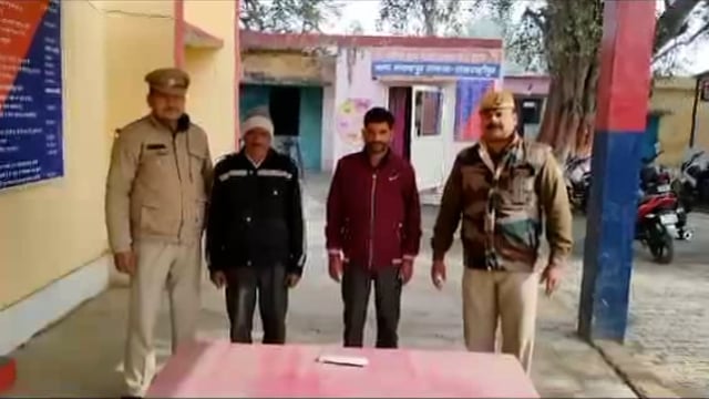 थाना मदनापुर पुलिस टीम द्वारा दो वांछित वारन्टीओ को अवैध चाकू के साथ गश्त के दौरान किये गये गिरफ्तार