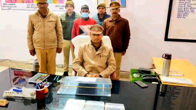 नवाबगंज थाना क्षेत्र में फाइनेंस कंपनी की एजेंट के साथ हुई लूट की घटना  वांछित अभियुक्त को दुर्गागंज माझा 