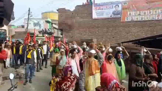 अयोध्या से आए पूजित अक्षत कलश यात्रा छाता नगर में जय श्री राम के जय कारों के साथ निकली