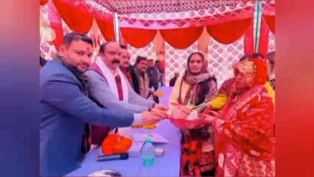 पलिहुरा गांव में संसद की उपस्थिति में विकसित भारत संकल्प यात्रा के का किया गया आयोजन ग्राम वासियों को दिलाई गई शपथ