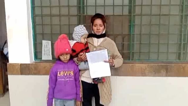 शाहजहांपुर:जलालाबाद विधवा महिला के मकान में जेठ एवं जेठानी ने डाला ताला,महिला बचो के साथ ठंड में इधर उधर रहने पर मजबूर