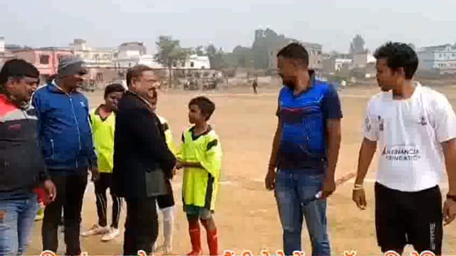 मंदार महोत्सव खेल प्रतियोगिता फुटबॉल टूर्नामेंट के सेमीफाइनल मुकाबले में असनाहा की टीम जीती और फाइनल में जगह पक्की कर ली