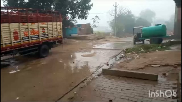 थाना फरह क्षेत्र शीतलहर के चलते हुई रिमझिम बारिश