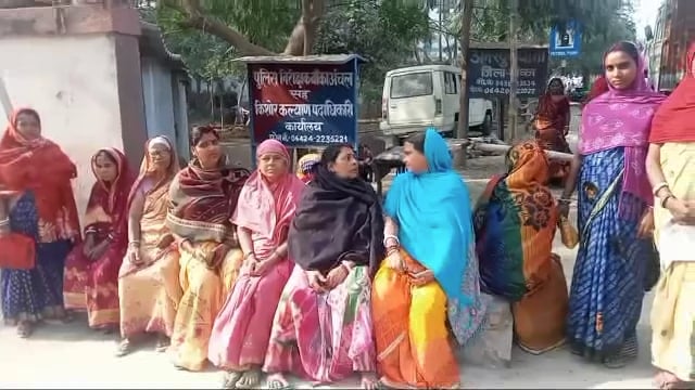 डुमरामा गांव में जिओ मोबाइल टावर लगाने का ग्रामीणों ने किया विरोध