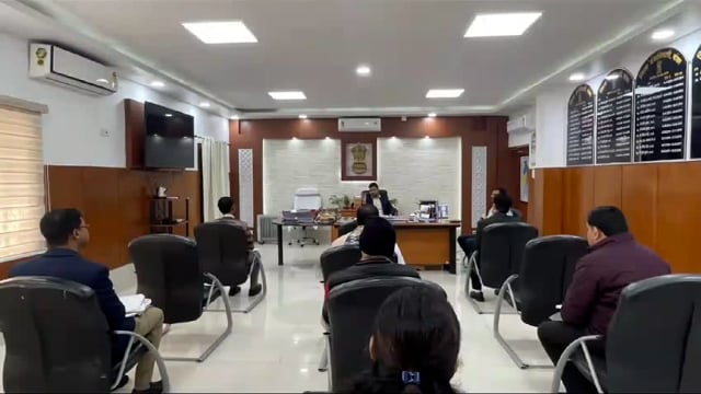 जिला पदाधिकारी ने की समीक्षा बैठक