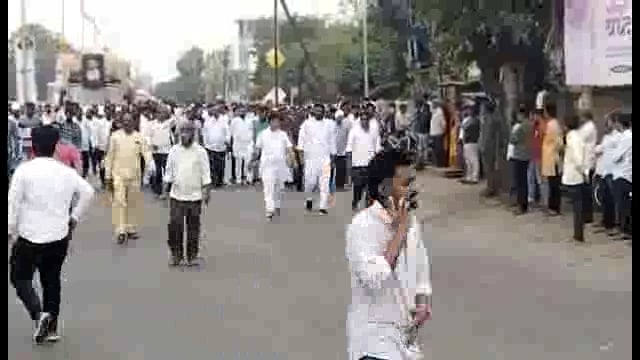 माजी नगराध्यक्ष राजेश्वर निटूरे यांचा मुलगा प्रसाद निटूरे यांच्यावर राजराजेश्वरी मंदिर परिसरात अंत्यसंस्कार