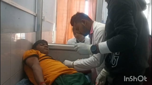 लखीसराय शहर के कवैया थाना क्षेत्र के नया बाजार दुर्गा स्थान के समीप दो  टोटो की टक्कर में एक युवक जख्मी 