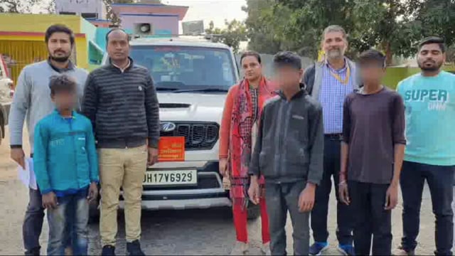 बाल श्रमिकों से काम करना पड़ सकता है महंगा; डीएम ने धावादल टीम का किया गठन, रजौन में हुई कार्रवाई