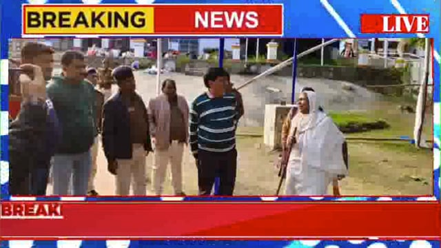 मेला ग्राउंड का जायजा लेते एडीएम एवं अन्य । इस दौरान उन्होंने कई प्रकार के निर्देश भी दिये