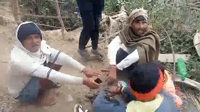 अदलचक मे तपेली सिंह के तरफ से ठंढ के तरफ से आलावा का किया गया वेबस्था 