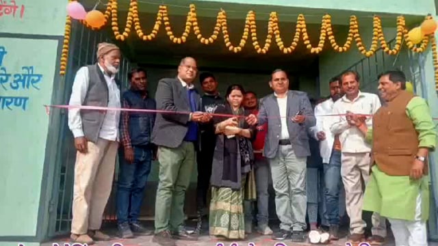 प्रखंड विकास पदाधिकारी अमित कुमार ने 940000 की लागत से बने कचरा अपशिष्ट प्रसंस्करण इकाई का फीता काटकर उद्घाटन किया