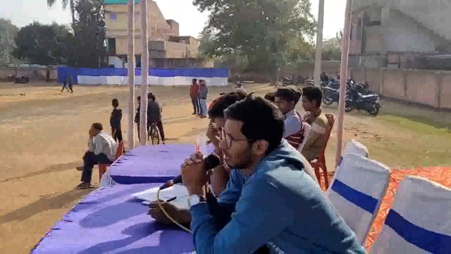 सीएनडी मैदान पर एमएमसी vs डहुआ के बीच मैच खेला जा रहा हैं।