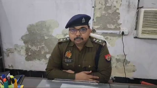 थाना फतेहाबाद क्षेत्र सरकारी जमीन कब जाने की सूचना पर पहुंची पुलिस टीम द्वारा दो पक्षों को थाने लाने के दौरान से संबंधित