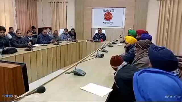 कलेक्ट्रेट सभागार में कृषक बंधुओ को कृषि यंत्र विवरण हेतु लाभार्थियों की चयन प्रक्रिया का प्रारंभ लॉटरी के माध्यम से DMक