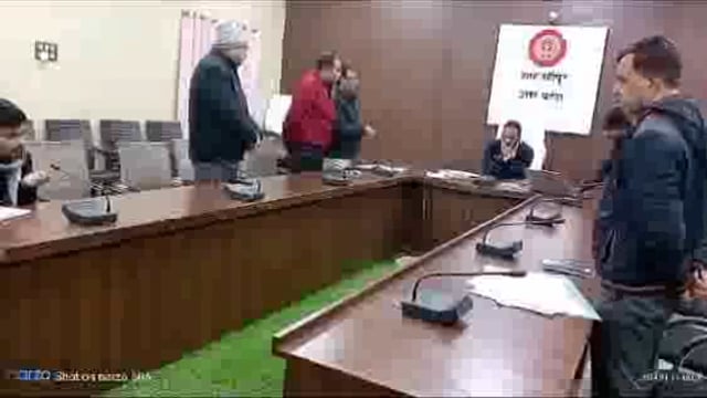 परिषदीय प्राथमिक विद्यालय में आंगनबाड़ी केन्द् में प्ले मटेरियल क्रय करने की बिड खोले जाने के संबंध में DM की उपस्थिति म