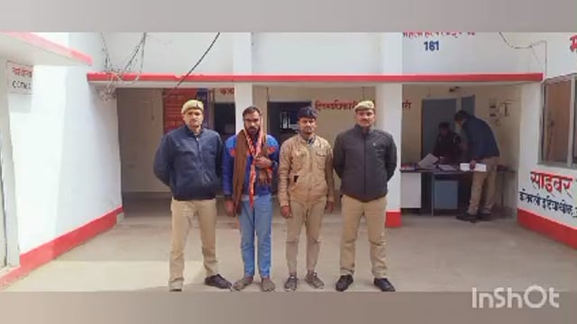 वन विभाग व पुलिस की संयुक्त टीम ने पिकअप पर लदी लकड़ी पकडी,दो लोगों पर हुआ मुकदमा दर्ज