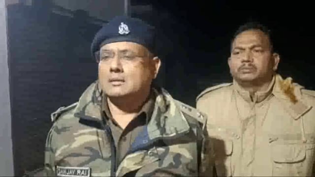 कार की टक्कर से वृद्ध महिला की मौत, ग्रामीणों ने किया चक्काजाम
कार व चालक को हिरासत मे, 
एएसपी पश्चिमी संजय रॉय की बाईट