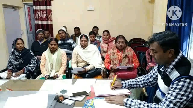 प्रखंड कल्याण पदाधिकारी ने प्रखंड कार्यालय में विकास मित्रों के साथ की एक बैठक