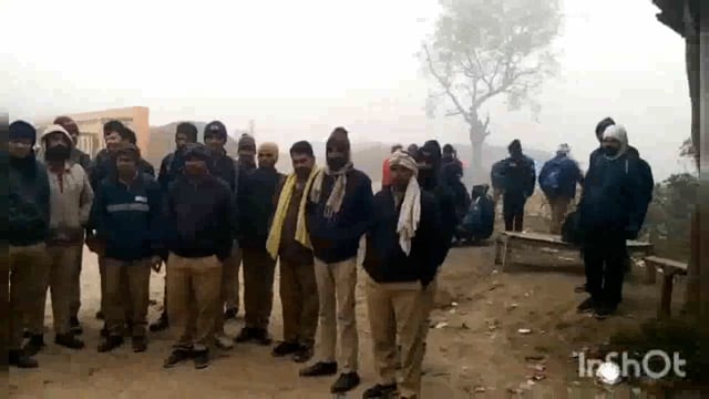 मथुरा वृंदावन नगर निगम के ई बस चालकों ने सैलरी न मिलने के चलते की हड़ताल