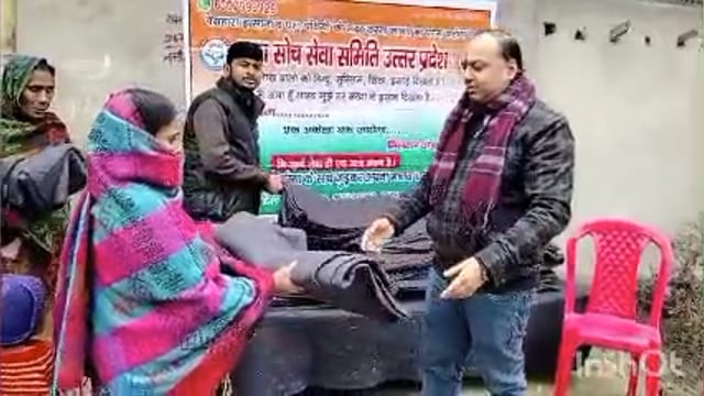 नया सोच सेवा समिति के द्वारा क्षेत्र में लगातार गरीब बेसहारा परिवारों को कंबल  सहित अन्य सामग्रियों का हो रहा है वितरण