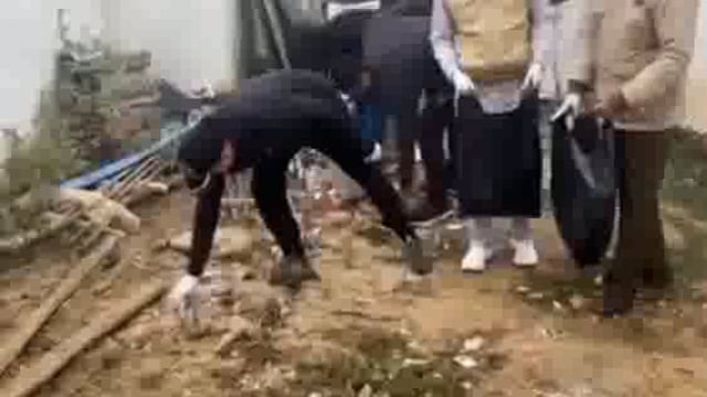 यूपी सीएम के निर्देशन पर शाहजहाँपुर मे एसपी द्वारा आज पुलिस लाइन में वृहद् स्वच्छता अभियान की गई शुरुआत 