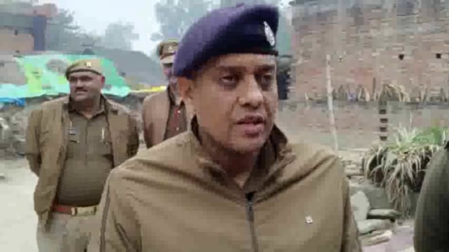 अंबेडकरनगर।महरुआ थाना क्षेत्र में एक बार फिर से हत्या से फैली सनसनी ।सुबह के लगभग 9 बजे अपनी ही माँ का बेटे ने की हत्या।पूरा मामला महरुआ थाना क्षेत्र के खजुरडीह गांव का है।
पंकज उर्फ नीरज उम्र 25 वर्ष  पुत्र चिंताराम 52 वर्ष 
सोना देवी उम्र 45 वर्ष